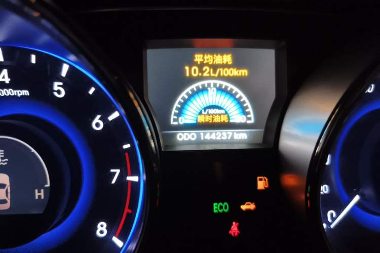 Used Hyundai Sonata 2013 2.4L Automatic Luxury Version China IV Standard Odometer Close Up