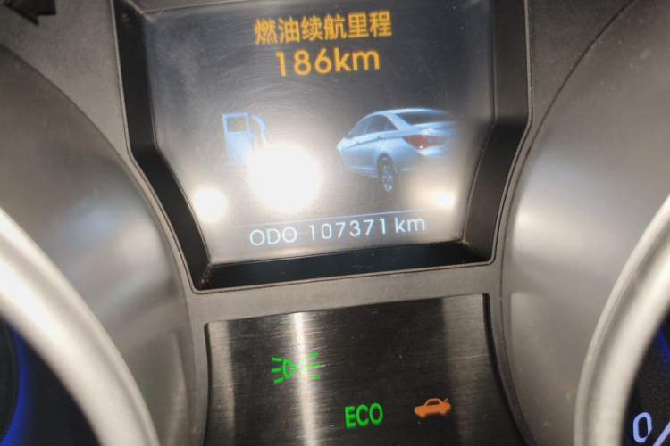 Used Hyundai Sonata 2013 2.0L Automatic Leading Edition Odometer Close Up