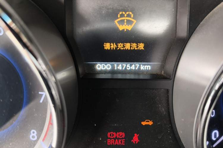 Used Hyundai Sonata 2013 2.0L Automatic Luxury Edition Odometer Close Up