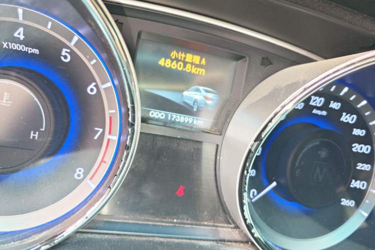 Used Hyundai Sonata 2013 2.0L Automatic Leading Edition Odometer Close Up
