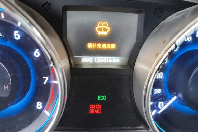 Used Hyundai Sonata 2013 2.4L Automatic Luxury Version China IV Standard Odometer Close Up