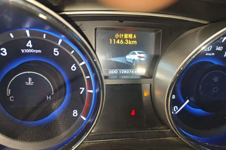 Used Hyundai Sonata 2013 2.0L Automatic Luxury Edition Odometer Close Up
