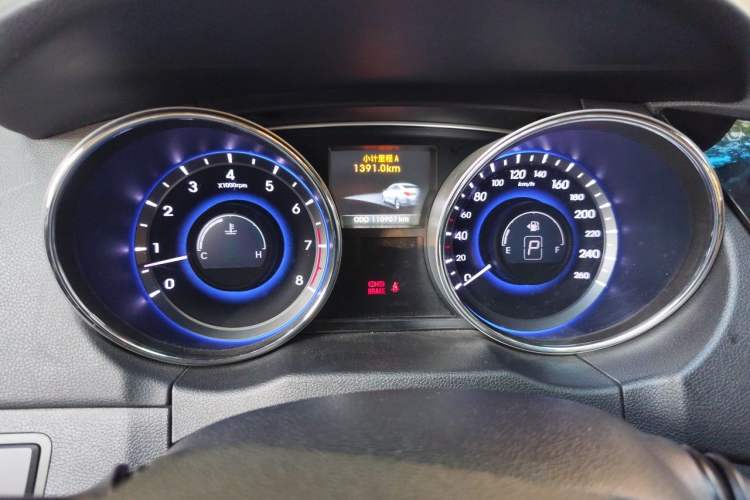Used Hyundai Sonata 2013 2.4L Automatic Luxury Version China IV Standard Odometer Close Up