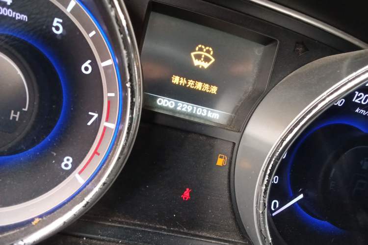 Used Hyundai Sonata 2013 2.0L Automatic Luxury Edition Odometer Close Up