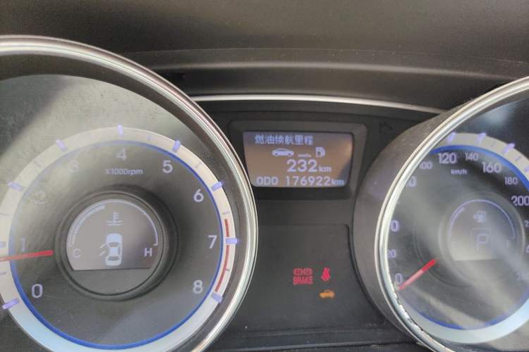 Used Hyundai Sonata 2013 2.0L Automatic Fashion Edition Odometer Close Up
