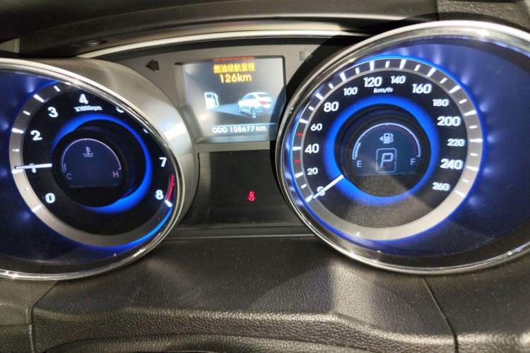 Used Hyundai Sonata 2013 2.0L Automatic Luxury Edition Odometer Close Up
