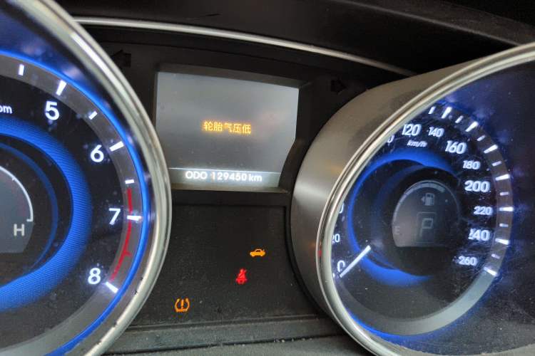 Used Hyundai Sonata 2013 2.0L Automatic Prestige Edition Odometer Close Up