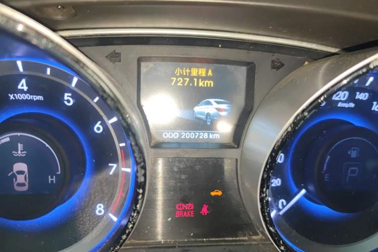 Used Hyundai Sonata 2013 2.4L Automatic Luxury Version China IV Standard Odometer Close Up