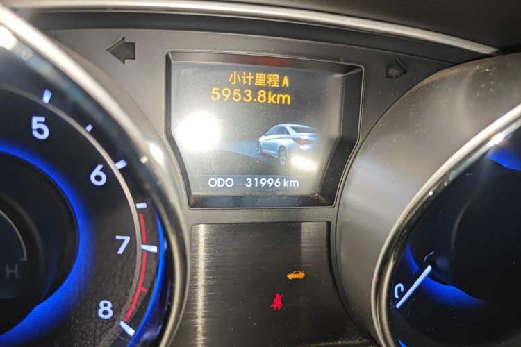 Used Hyundai Sonata 2013 2.0L Automatic Luxury Edition Odometer Close Up