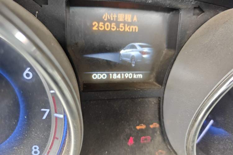 Used Hyundai Sonata 2013 2.0L Automatic Luxury Edition Odometer Close Up