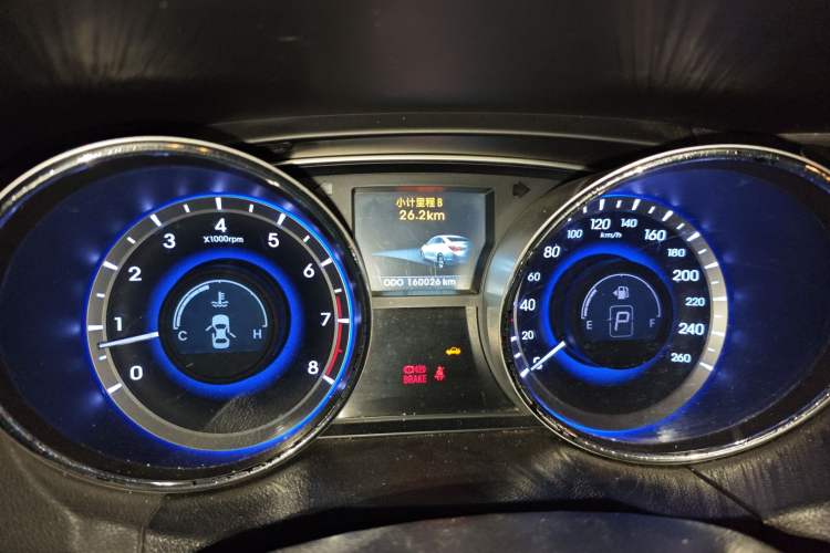 Used Hyundai Sonata 2013 2.0L Automatic Leading Edition Odometer Close Up
