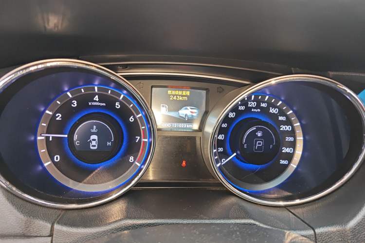 Used Hyundai Sonata 2013 2.4L Automatic Leading Edition China IV Standard Odometer Close Up