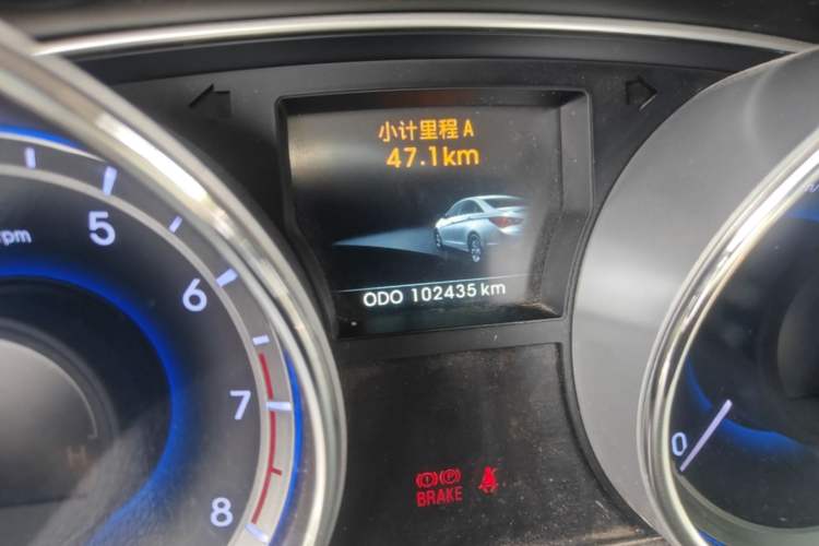 Used Hyundai Sonata 2013 2.0L Automatic Luxury Edition Odometer Close Up