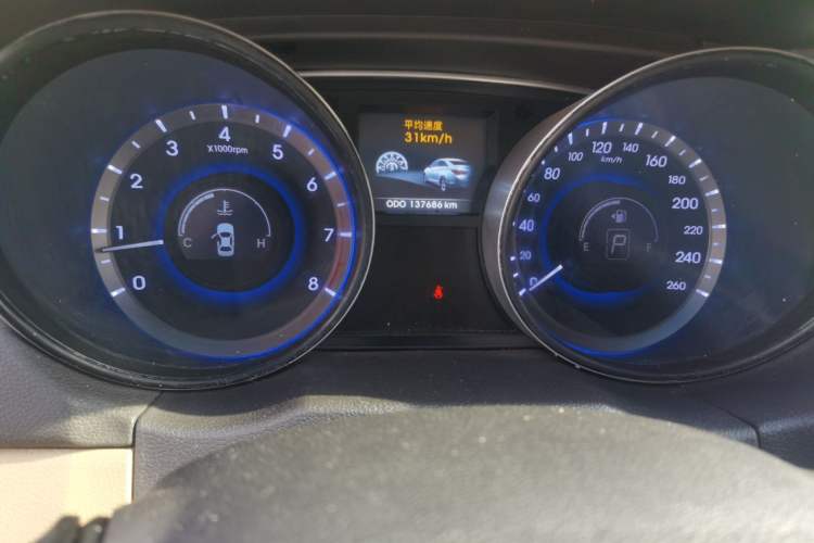 Used Hyundai Sonata 2013 2.0L Automatic Prestige Edition Odometer Close Up