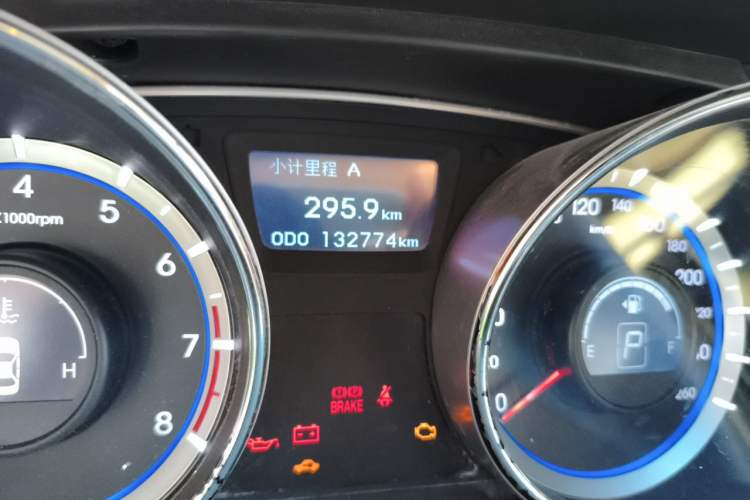 Used Hyundai Sonata 2013 2.0L Automatic Fashion Edition Odometer Close Up