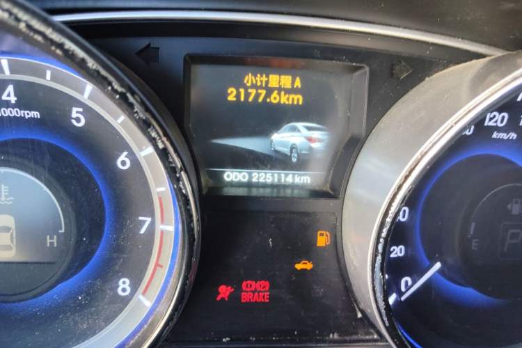 Used Hyundai Sonata 2013 2.4L Automatic Luxury Version China IV Standard Odometer Close Up