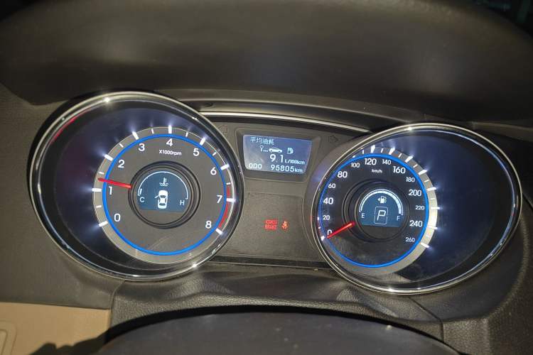 Used Hyundai Sonata 2013 2.0L Automatic Fashion Edition Odometer Close Up