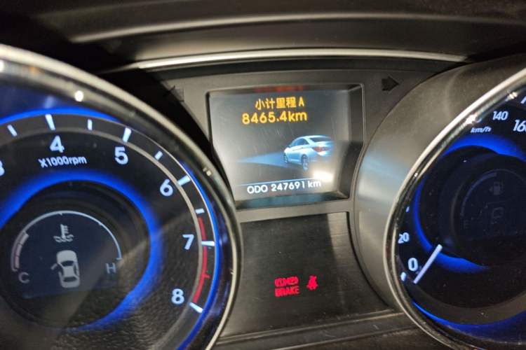 Used Hyundai Sonata 2013 2.4L Automatic Luxury Version China IV Standard Odometer Close Up