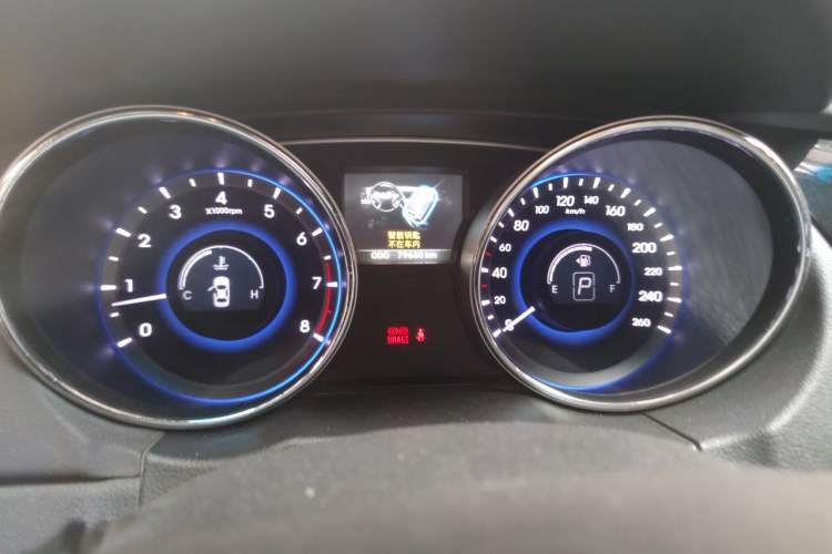 Used Hyundai Sonata 2013 2.0L Automatic Luxury Edition Odometer Close Up