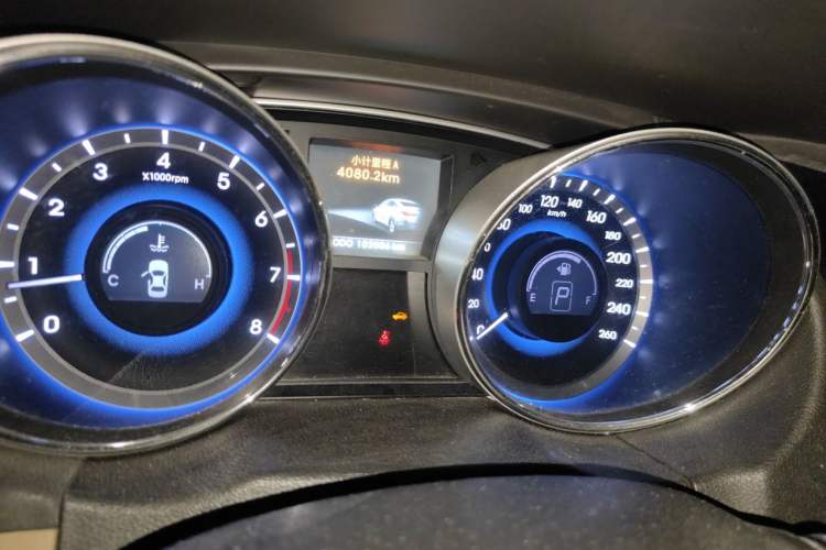 Used Hyundai Sonata 2013 2.0L Automatic Luxury Edition Odometer Close Up