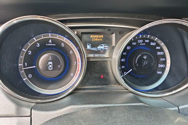 Used Hyundai Sonata 2013 2.0L Automatic Luxury Edition Odometer Close Up