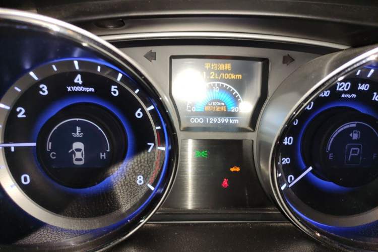 Used Hyundai Sonata 2013 2.0L Automatic Luxury Edition Odometer Close Up