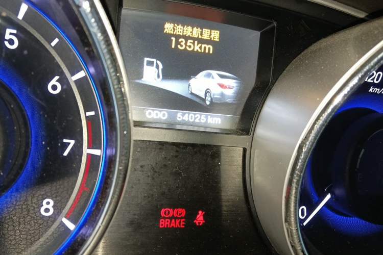 Used Hyundai Sonata 2013 2.4L Automatic Luxury Version China IV Standard Odometer Close Up