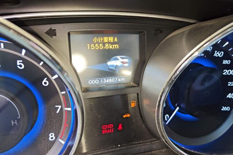 Used Hyundai Sonata 2013 2.0L Automatic Luxury Edition Odometer Close Up