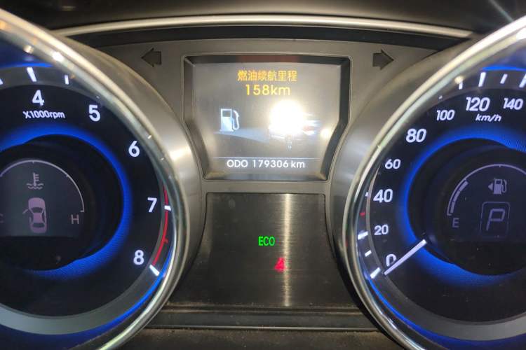 Used Hyundai Sonata 2013 2.0L Automatic Leading Edition Odometer Close Up