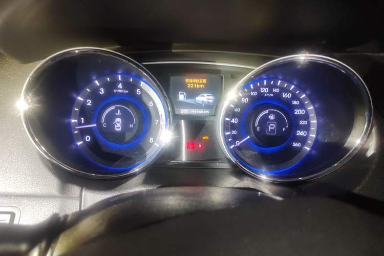 Used Hyundai Sonata 2013 2.0L Automatic Luxury Edition Odometer Close Up