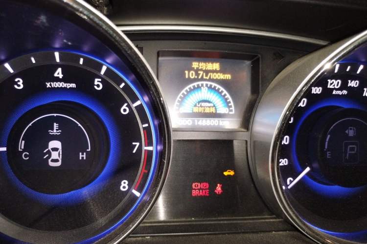 Used Hyundai Sonata 2013 2.0L Automatic Leading Edition Odometer Close Up