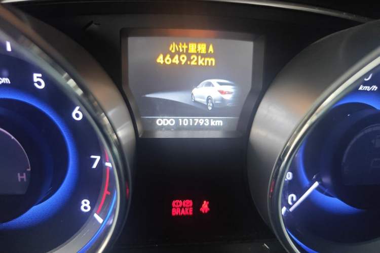Used Hyundai Sonata 2013 2.0L Automatic Leading Edition Odometer Close Up