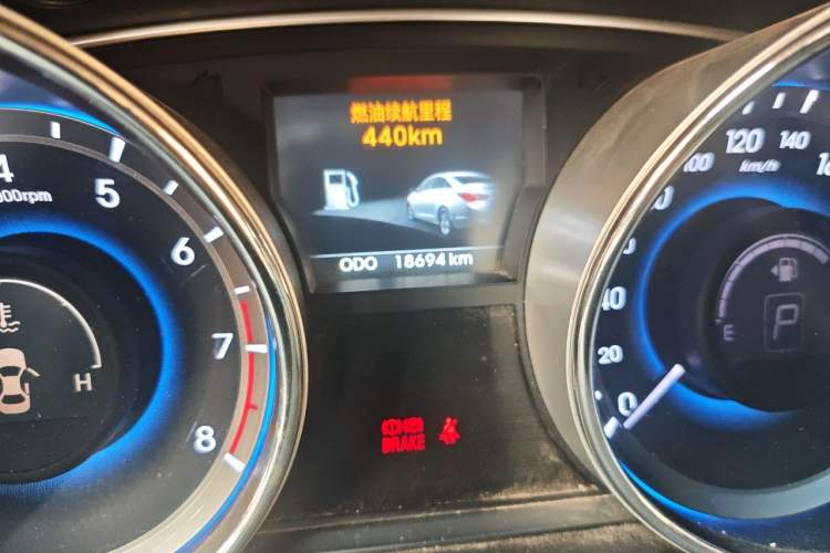 Used Hyundai Sonata 2013 2.0L Automatic Prestige Edition Odometer Close Up