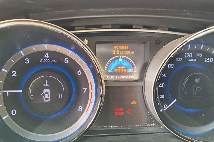 Used Hyundai Sonata 2013 2.0L Automatic Luxury Edition Odometer Close Up