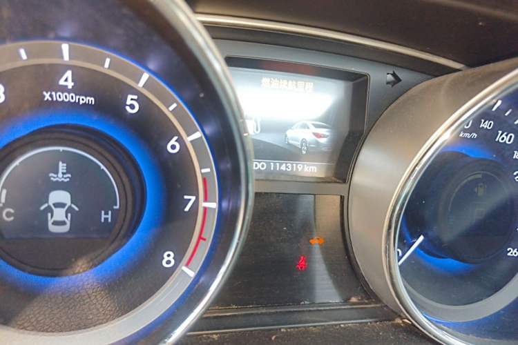 Used Hyundai Sonata 2013 2.0L Automatic Luxury Edition Odometer Close Up