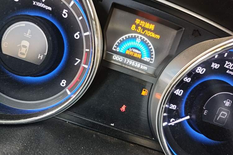 Used Hyundai Sonata 2013 2.0L Automatic Luxury Edition Odometer Close Up