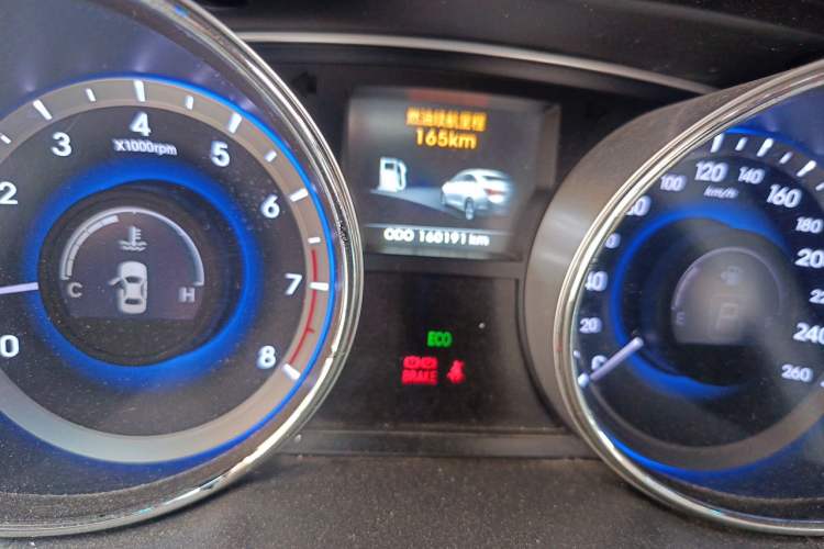 Used Hyundai Sonata 2013 2.0L Automatic Luxury Edition Odometer Close Up