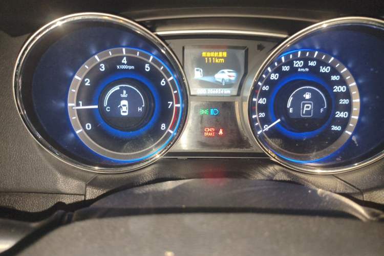 Used Hyundai Sonata 2013 2.4L Automatic Luxury Version China IV Standard Odometer Close Up