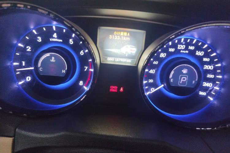 Used Hyundai Sonata 2013 2.0L Automatic Leading Edition Odometer Close Up