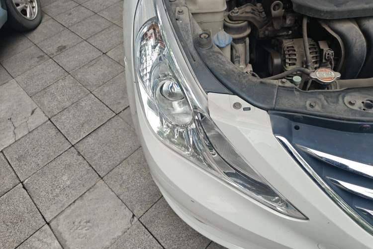Used Hyundai Sonata 2013 2.0L Automatic Luxury Edition Right Front Headlight
