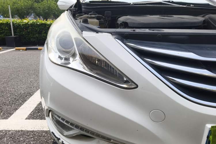 Used Hyundai Sonata 2013 2.0L Automatic Luxury Edition Right Front Headlight