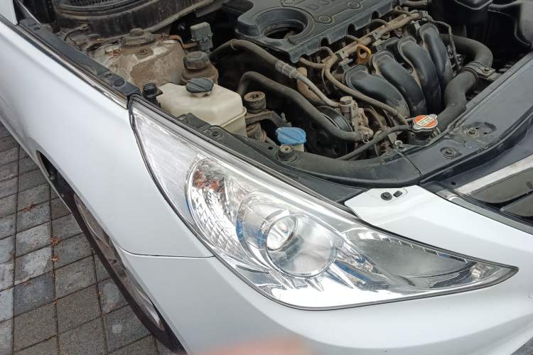 Used Hyundai Sonata 2013 2.0L Automatic Luxury Edition Right Front Headlight