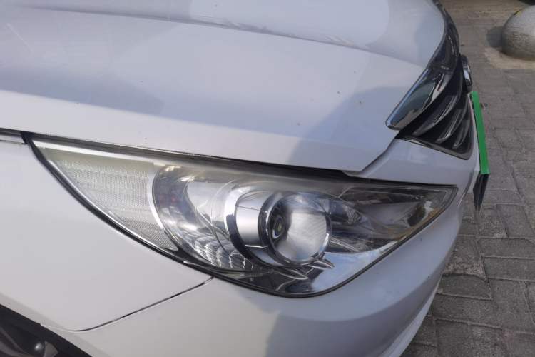 Used Hyundai Sonata 2013 2.0L Automatic Prestige Edition Right Front Headlight