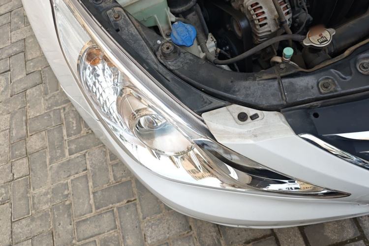 Used Hyundai Sonata 2013 2.0L Automatic Luxury Edition Right Front Headlight