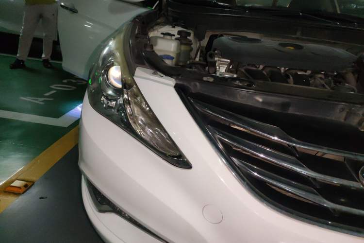 Used Hyundai Sonata 2013 2.0L Automatic Luxury Edition Right Front Headlight