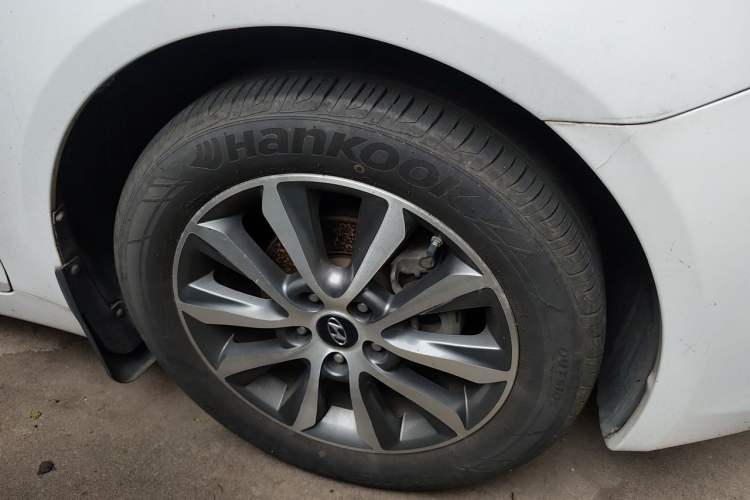 Used Hyundai Sonata 2013 2.0L Automatic Leading Edition Right Front Wheel Hub