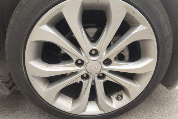 Used Hyundai Sonata 2013 2.4L Automatic Luxury Version China IV Standard Right Front Wheel Hub