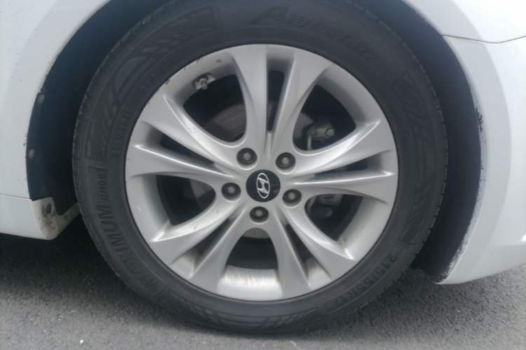 Used Hyundai Sonata 2013 2.0L Automatic Luxury Edition Right Front Wheel Hub