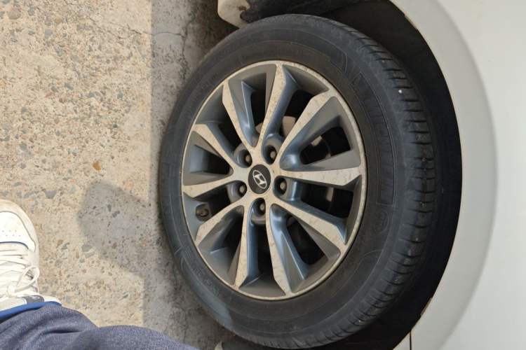 Used Hyundai Sonata 2013 2.4L Automatic Prestige Version China IV Standard Right Front Wheel Hub