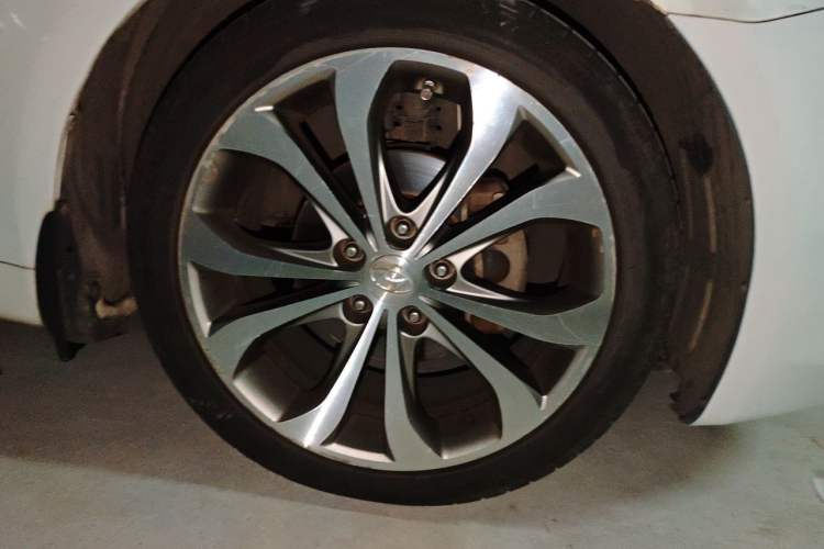 Used Hyundai Sonata 2013 2.4L Automatic Luxury Version China IV Standard Right Front Wheel Hub